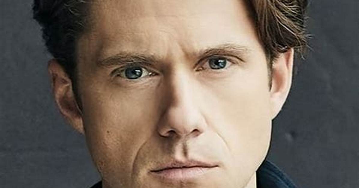 Aaron Tveit Biography, Wiki, Age, Parents, Brother, Wife, Les Mis, Moulin Rouge and Net Worth.