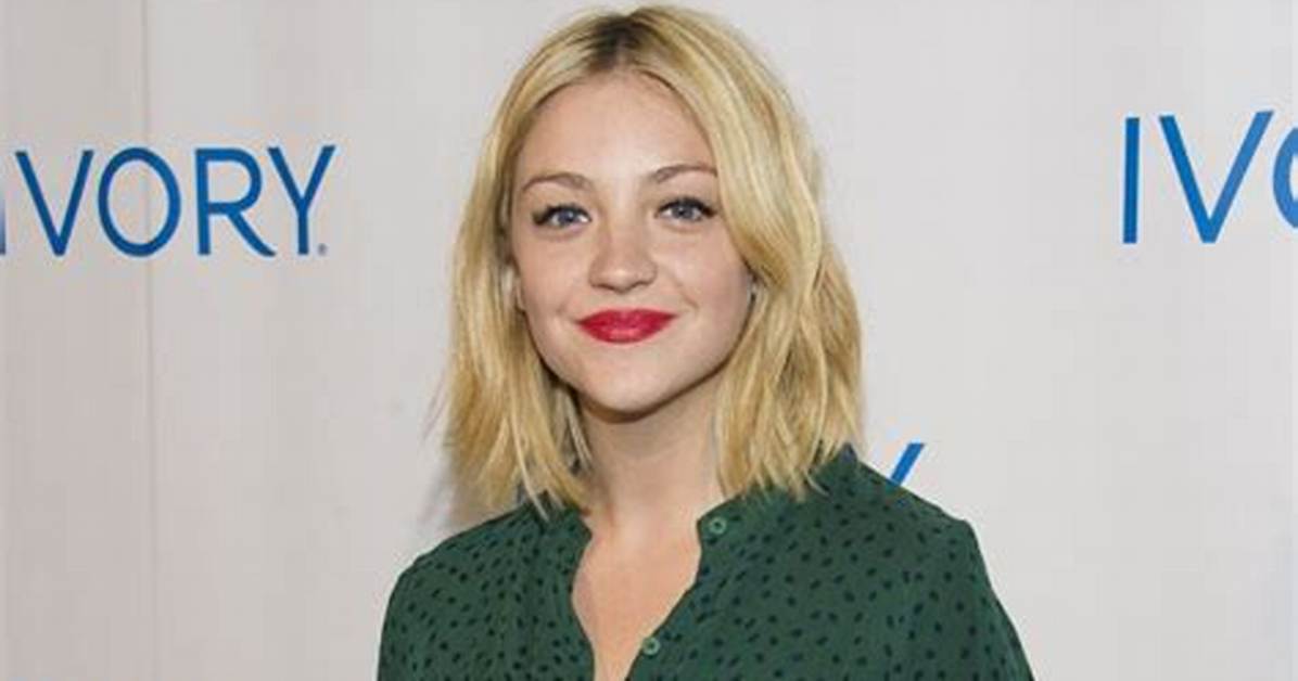 Abby Elliott Bio, Wiki, Age, Height, Family, Husband, Movies and Net Worth.