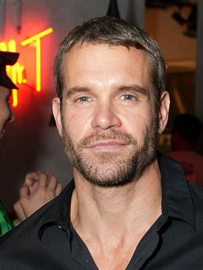 Actor Stephen Huszar Is Charming but Very Secretive About His Dating Life