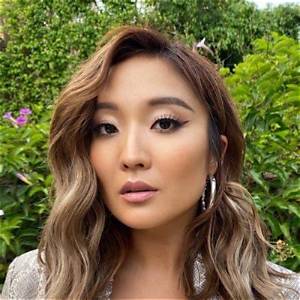 Actress Ashley Park Husband – Is She Married? Net Worth and Family Details