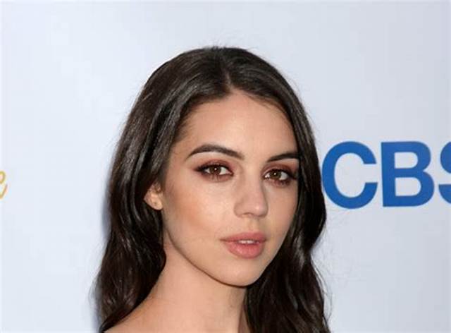 Adelaide Kane Bio, Family, Career, Boyfriend, Heritage, Net Worth