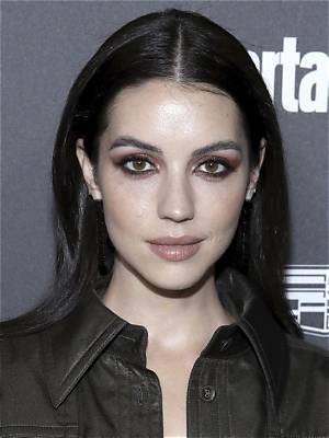 Adelaide Kane Bio, Wiki, Age, Height, Family, Net Worth, Dating, This Is Us, Movies and Tv Shows