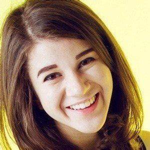 Adriana Figueroa Biography, Age, Relationship, Songs and Youtube