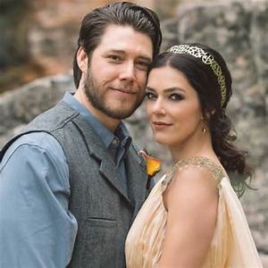 Adrianne Curry: Husband, Net Worth, Tattoos, Smoking & Body Measurements