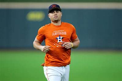 Aledmys Diaz Age, Wikipedia, Biography, Children, Salary, Net Worth, Parents.