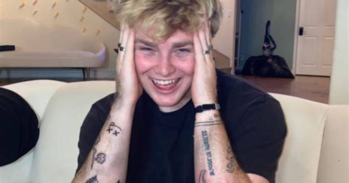 Alex Warren: Girlfriend, Net Worth, Tattoos, Smoking & Body Facts