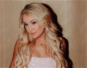 Alexandra Kay (Singer) Bio, Wiki, Age, Birthday, Height, Parents, Boyfriend, Songs, Net Worth.