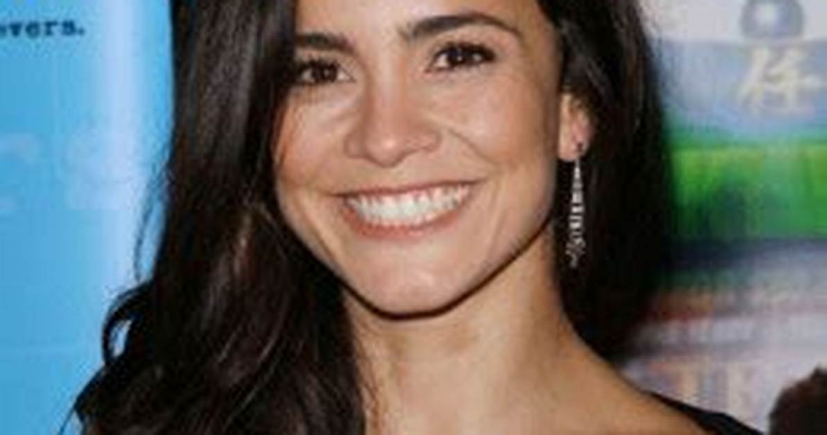 Alice Braga Net Worth, Income, Salary, Earnings, Biography