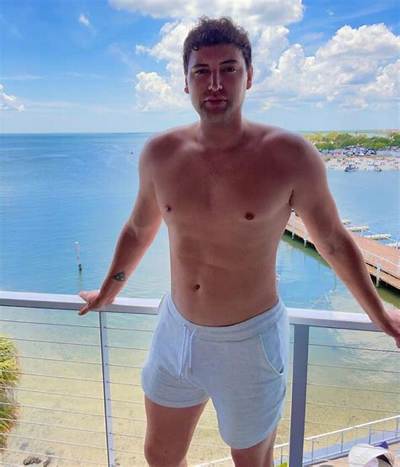 Alx James Bio, Wiki, Age, Height, Boyfriend Breakup, Vine, Net Worth, Waterbugs and Plastic Surgery