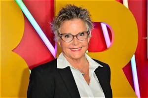Amanda Bearse Height, Weight, Net Worth, Age, Birthday, Wikipedia, Who, Instagram, Biography