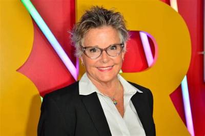 Amanda Bearse Height, Weight, Net Worth, Age, Birthday, Wikipedia, Who, Instagram, Biography