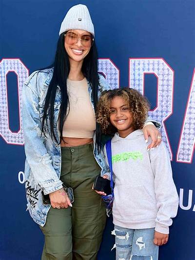 Amari Bailey and Mom Johanna Leia Height Difference – How Tall Are They?