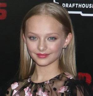 Amiah Miller Bio, Wiki, Age, Boyfriend, Parents, Planet of the Apes, Movies, and Net Worth.