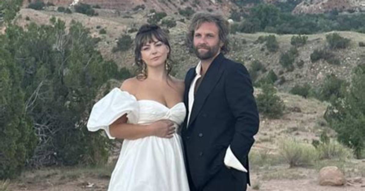 Angel Olsen Bio, Age, Husband, Songs, All Mirrors, Tours and My Woman