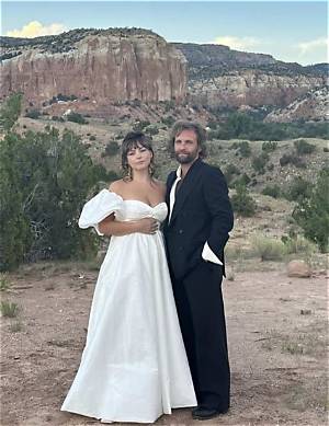 Angel Olsen Bio, Age, Husband, Songs, All Mirrors, Tours and My Woman
