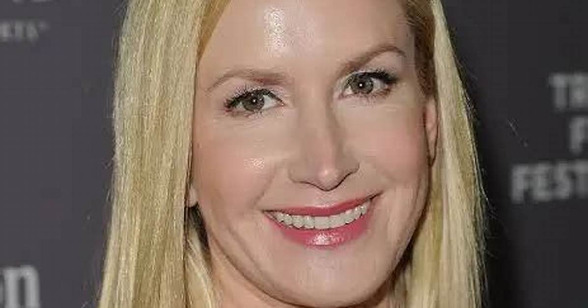 Angela Kinsey Bio, Wiki, Age, Height, Young, Husband, Net Worth, the Office, Feet, Hot, Movies and Tv Shows