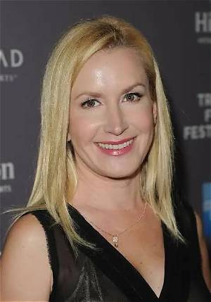 Angela Kinsey Height: How Tall Is Angela Kinsey?