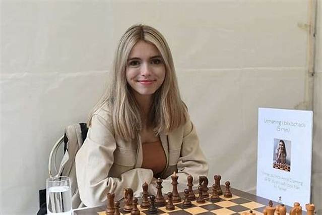 Anna Cramling Age: How Old? Meet Her on Instagram