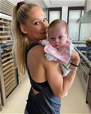 Anna Kournikova – Bio, Age, Net Worth, Kids, Life of Enrique Iglesias Wife