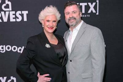 Anne Burrell’s Husband: Previously Gay, the Chef Is Now Married to Stuart Claxton; His Age & Job with Wedding Pictures!