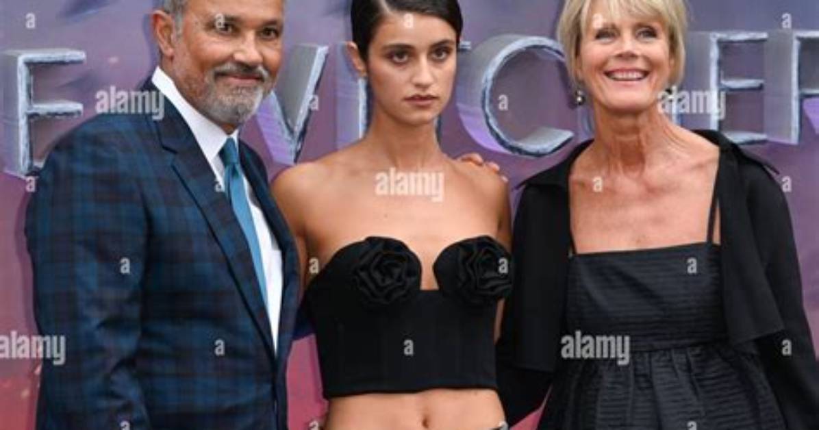 Anya Chalotra Parents Are of Indian Ethnicity & Nationality, Is That Why She Has Brown Eyes?