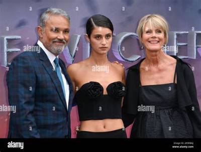 Anya Chalotra Parents Are of Indian Ethnicity & Nationality, Is That Why She Has Brown Eyes?
