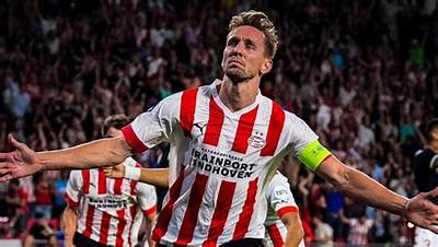 Are Frankie and Luuk De Jong Related? Luuk De Jong Family and Girlfriend Details