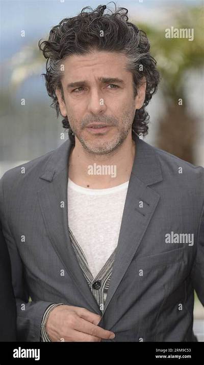 Argentine Actor Leonardo Sbaraglia Is Happily Married with Wife Guadalupe Marin- Meet His Family