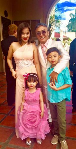 Arnel Pineda: Wife, Net Worth, Tattoos, Smoking & Body Facts