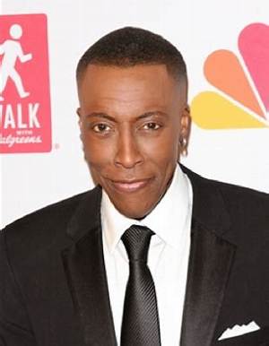 Arsenio Hall: Dating, Net Worth, Tattoos, Smoking & Body Facts