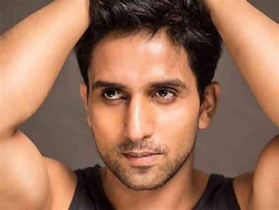 Arslan Goni Net Worth: How Rich Is Sussanne Khan New Boyfriend?