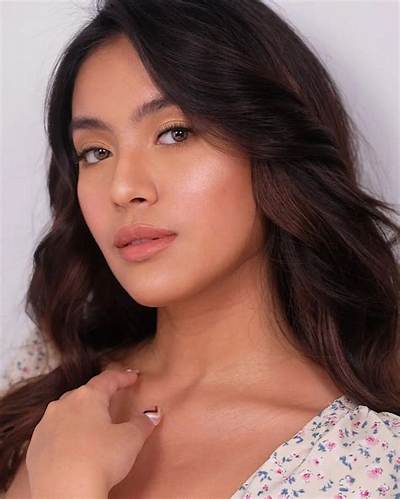 Ashley Diaz Bio, Age, Rise to Stardom, Gray Navarro, Twitter and Instagram