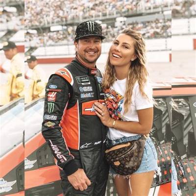 Ashley Van Metre: Husband, Net Worth, Tattoos, Smoking & Body Measurements