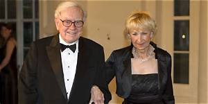 Astrid Menks Bio, Age, Net Worth, Warren Buffet, Images