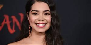 Auli’i Cravalho Relationship: Is Auli’i Cravalho in a Relationship?