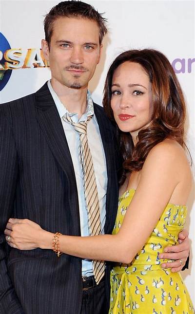 Autumn Reeser: Husband, Net Worth, Tattoos, Smoking & Body Measurements