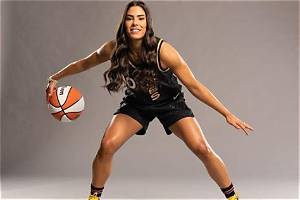 Basketball Player Kelsey Plum’s Ethnicity and Nationality: Parents Katie Plum and Jim Plum