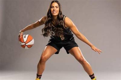 Basketball Player Kelsey Plum’s Ethnicity and Nationality: Parents Katie Plum and Jim Plum