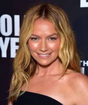 Becki Newton Parents: Meet Jennifer Newton