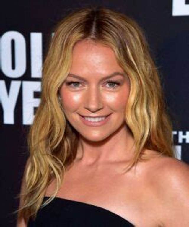 Becki Newton Parents: Meet Jennifer Newton