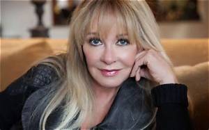 Becky Robbins Biography; Net Worth, Age, Height and Art