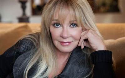 Becky Robbins Biography; Net Worth, Age, Height and Art