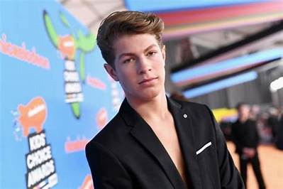 Ben Azelart Wiki, Biography, Age, Height, Net Worth, Girlfriend, Family