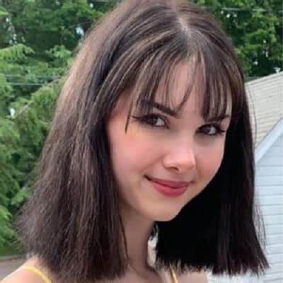 Bianca Devins Facts, Bio, Wiki, Net Worth, Age, Height, Family, Affair, Salary, Famous For, E-Girl, Boyfriend, Murder, Sister, Emo, Death, Died