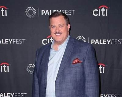 Billy Gardell Biography, Wife, Weight, Height, Net Worth, Son, Family