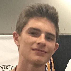 Blake Linder Bio, Wiki, Age, Height, Dad, Sister, Mercedes, and Net Worth.