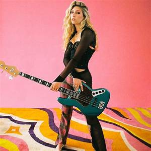 Blu Detiger Age and Boyfriend: Meet the Singer on Instagram