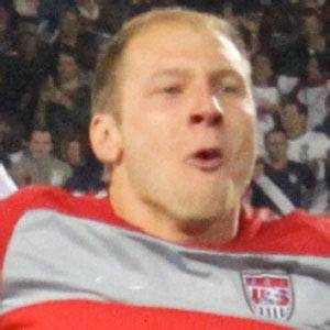 Brad Guzan Biography, Wiki, Age, Net Worth, Wife, Kids, Salary, Height, Hair, Contract and Weight