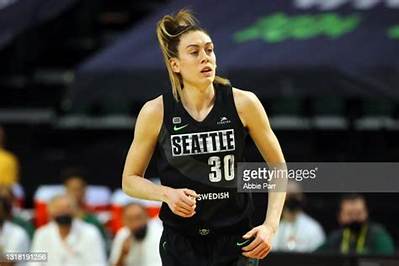 Breanna Stewart Height, Shoe, Stats, Instagram, Deaf, Contract