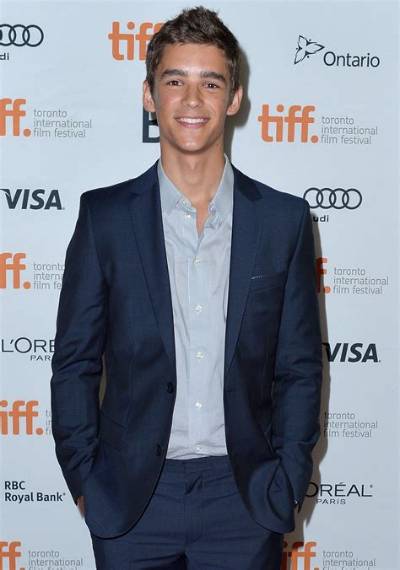 Brenton Thwaites: Dating, Net Worth, Tattoos, Smoking & Body Facts